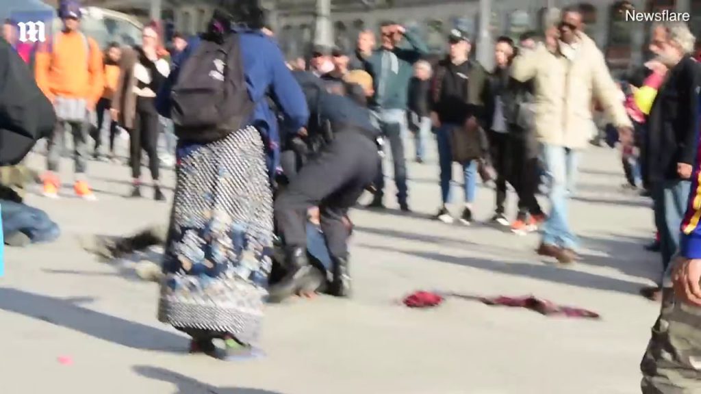 Policie zasahuje do boje za účasti romských mužů a žen