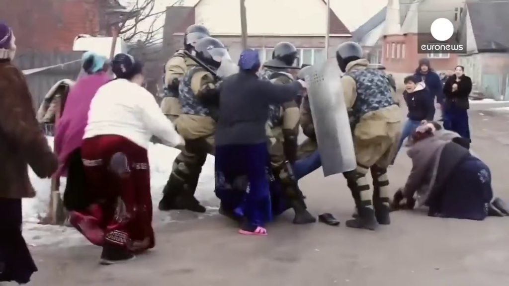 Ruská policie zasahuje na Romy střetnou s Romy