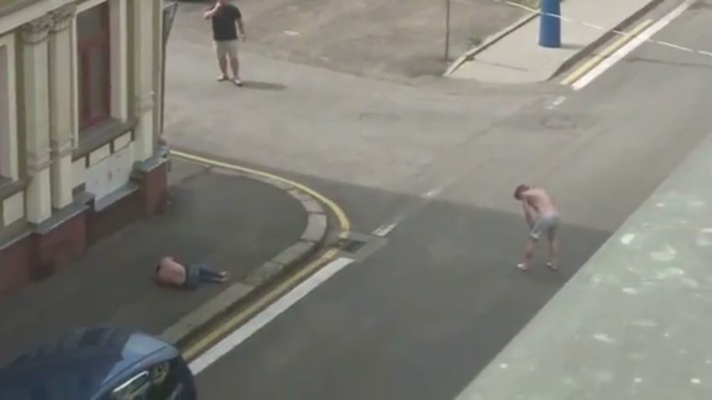 Žádný Floyd, odmítá policie srovnání smrti muže v Teplicích. A zveřejnila nové video
