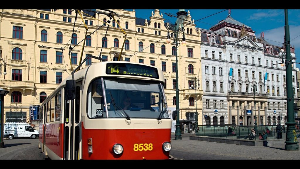 Agresor v tramvaji pobodal revizora. Ten po něm přitom ani nechtěl jízdenku