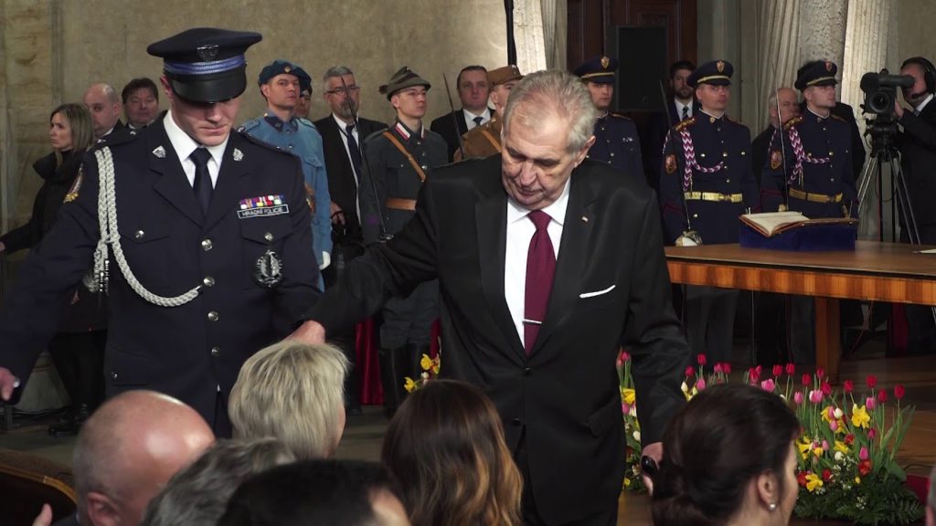 Zeman je podruhé prezidentem, zaútočil na média a pravicové strany