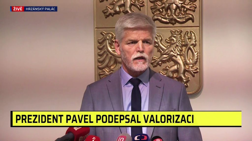 Pavel podepíše návrh na nižší valorizaci penzí. Nelíbí se mu ale, jak vláda komunikovala