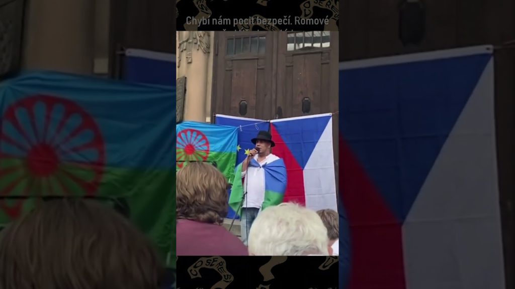 Chybí nám pocit bezpečí. Romové před Úřadem vlády demonstrovali za mír