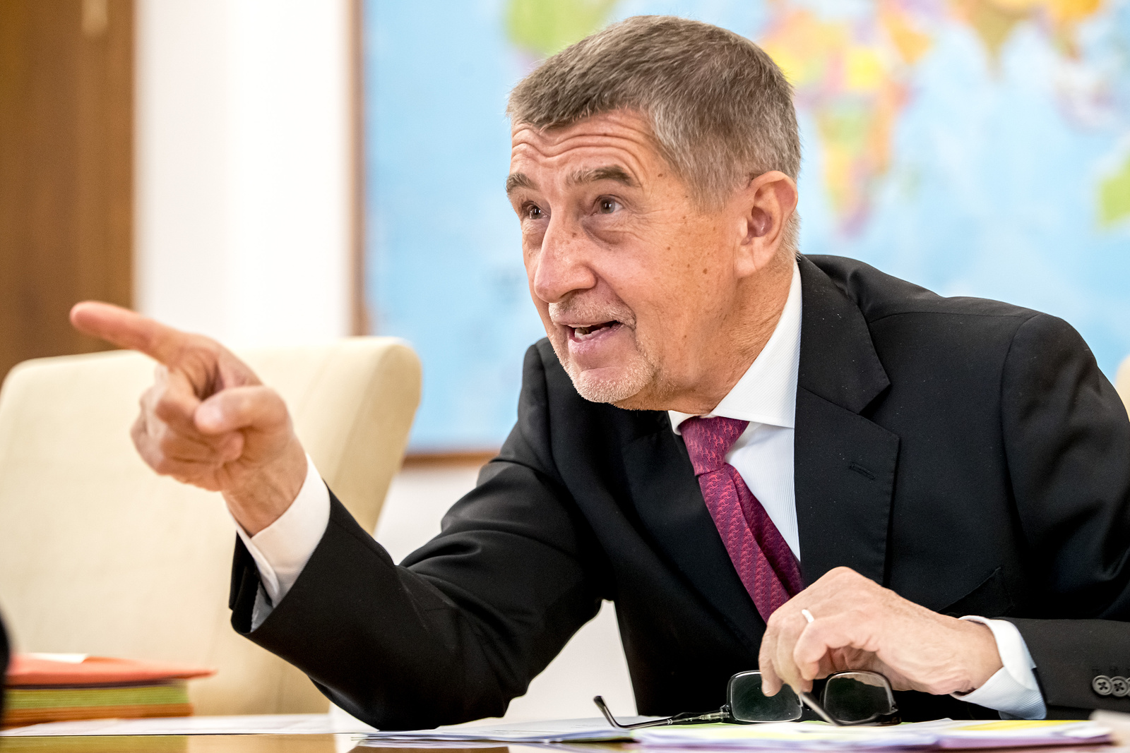 Babiš se rozčílil u soudu kvůli dceři. „Po osmi letech si někdo vzpomněl,“ řekl k Čapím hnízdu