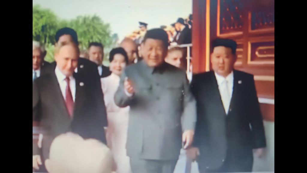 Donald Trump „zuří“ v době kdy se Si Ťin-pching, Putin a Kim Čong-un sešli při vojenské přehlídce…