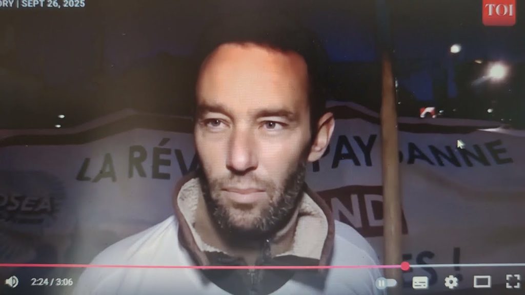 Francie vybuchla vztekem proti Macronovi; královský palác obležen zuřícími farmáři; chaos v ulicích.