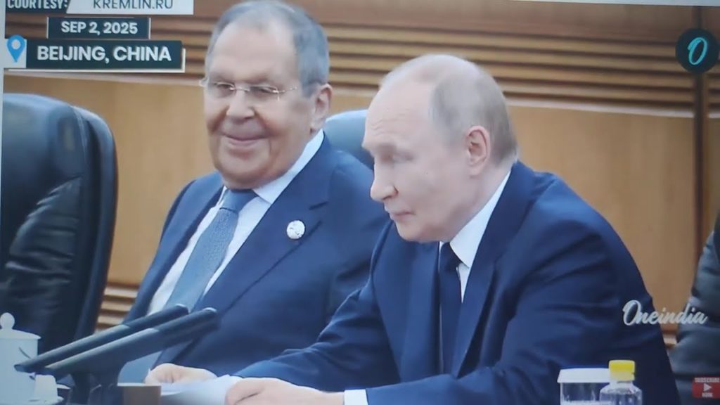 Na kameře: Putin se procházel v zahradě rezidence Si Ťin-pchinga a vedl s ním neformální rozhovory..