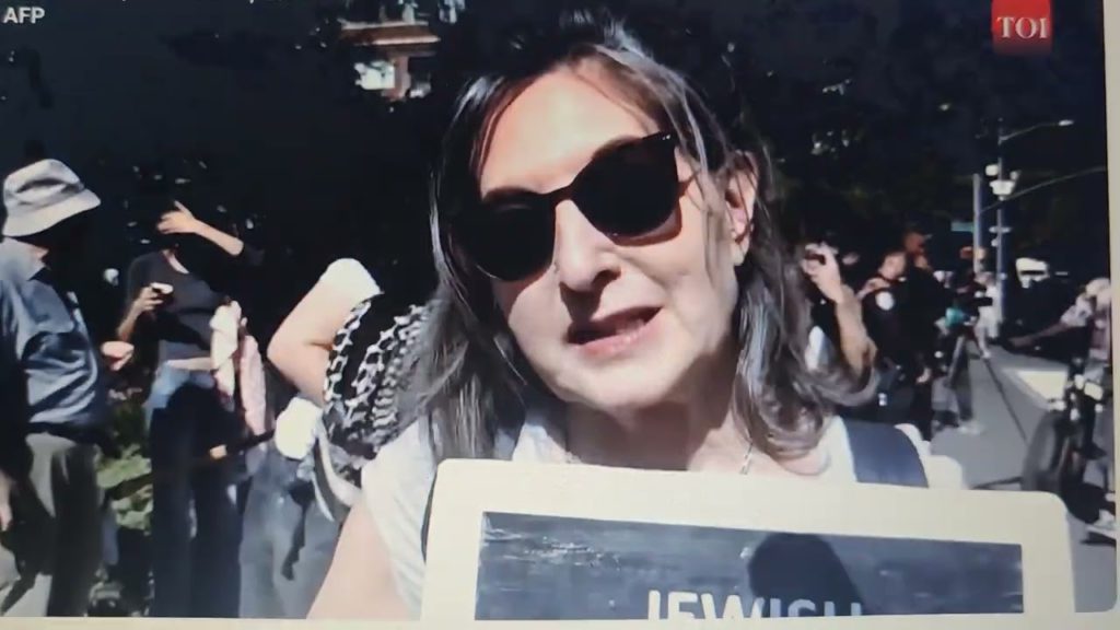 „Trumpův plán…“: New York City a Washington DC se propadly do chaosu; tisíce vybuchly po…
