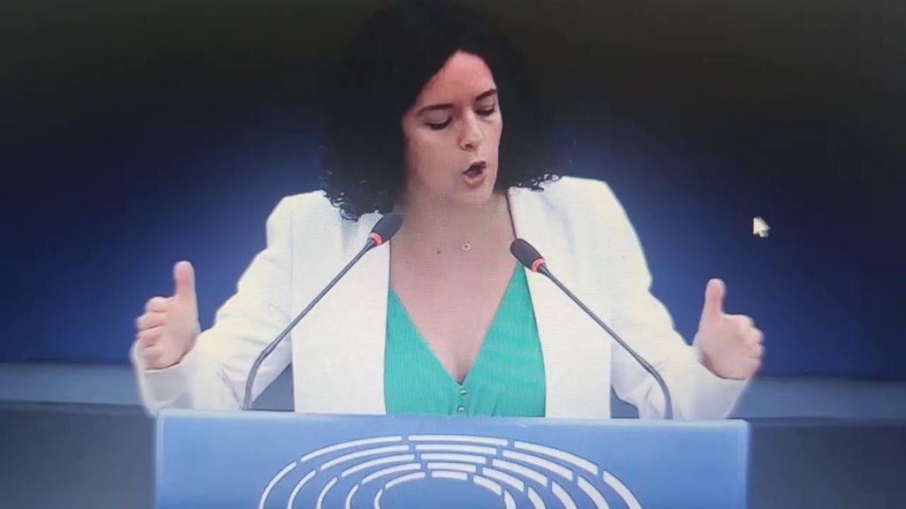 URŠULA ZOSTUZENA: „60% Evropanů chce, abyste odešla“, udeřila zpět europoslankyně Manon Aubry…