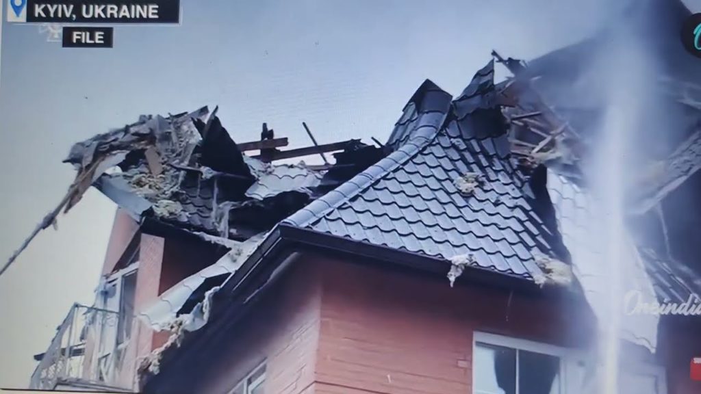 Putin VYPOUŠTÍ rakety Kinžal a drony na Ukrajinu; SMRTÍCÍ ruský útok zabil jednu osobu a 11 zranil.