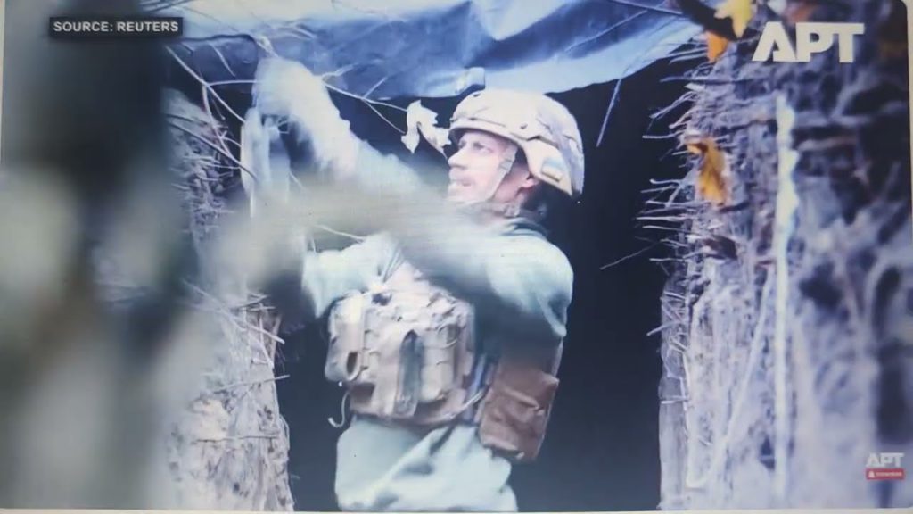Ruští vojáci se volně procházejí skrze ruiny v Pokrovsku v novém videu; pohled mezi obránce…