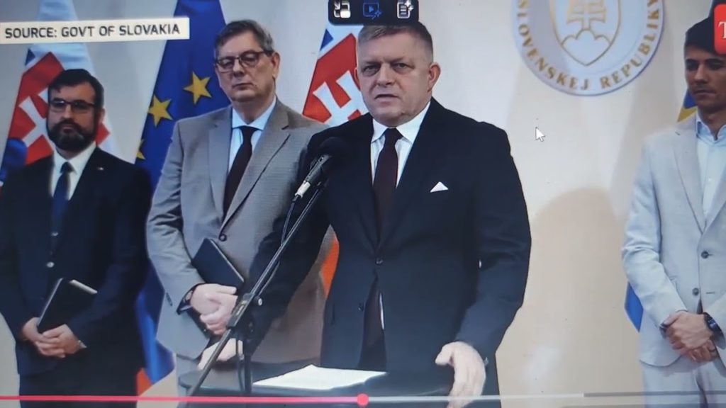Slovenský premiér Robert Fico rozebírá situaci okolo nového Trumpova mírového plánu; Times of India.