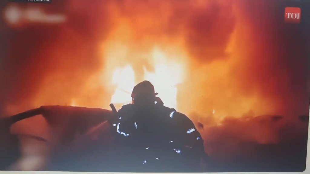 „Vzdejte se nebo zahynete“: Putinův smrtelný vzkaz Zelenskému; ruská armáda BOMBARDUJE Charkov…
