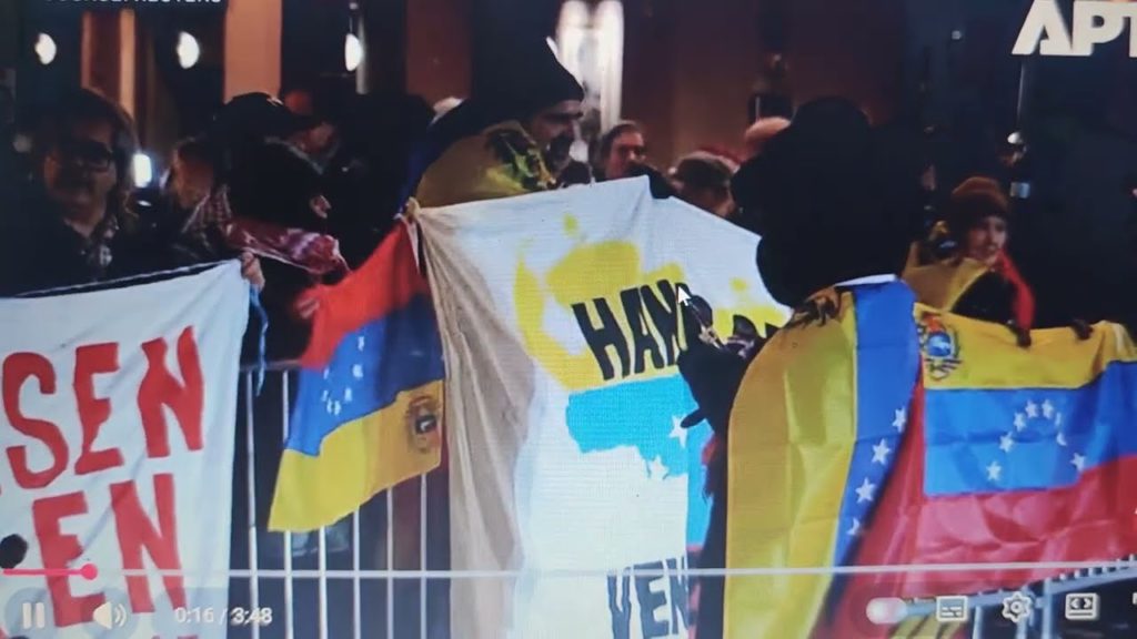 Demonstrace v Oslu cílí na Marii Corinu Machadovou ještě před ceremonií udílení Nobelovy ceny míru..