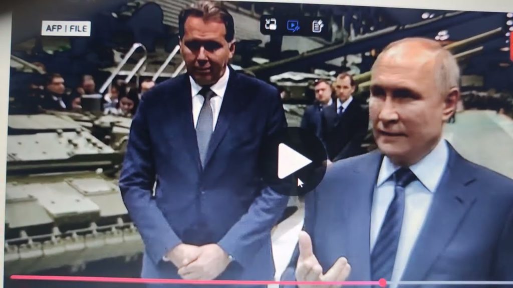 Putin se směje Zelenskému jak umlčuje milióny Ukrajinců, mluvících rusky; jeho nátlak zažehl bouři..