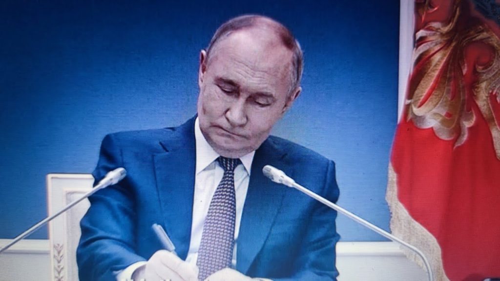 Zaútočila Ukrajina na Putinovu rezidenci? Zelenskyj popírá „pokus o vraždu“; zuří Vladimír Putin?