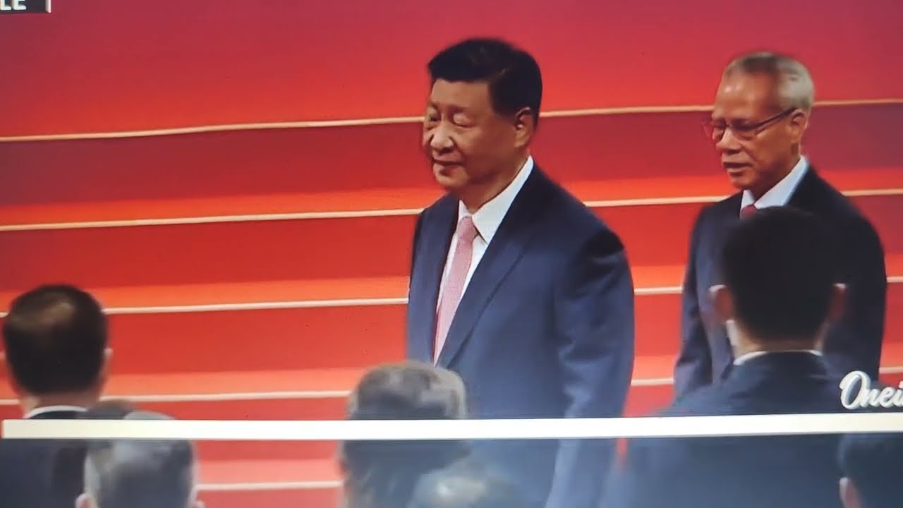 POSÍLÁ Čína stíhačky a další zbraně do Íránu? Lodě USA a britské stíhačky F-15 versus čínské J-20…