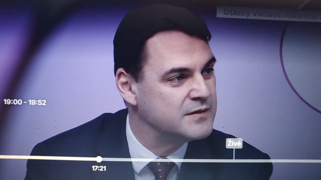 Soudruh generál z Hradu nepotřebuje ani premiéra ani zvolenou vládu. On to všechno „zmákne“ sám…