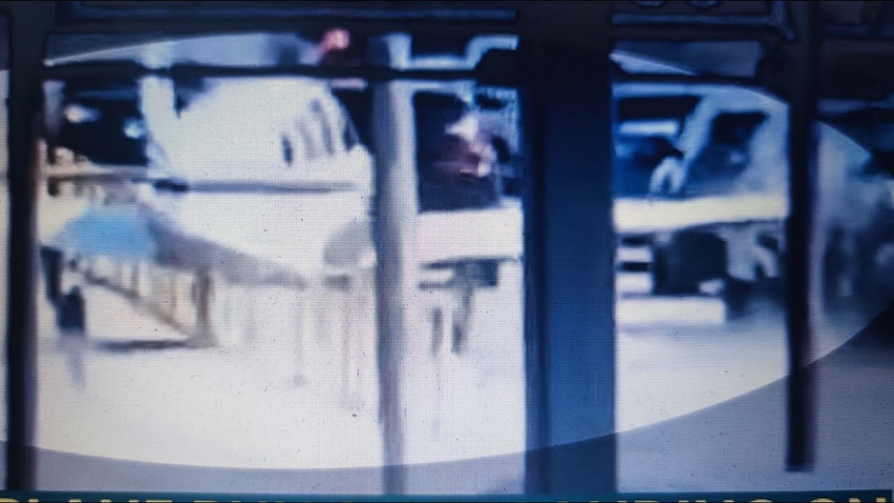 AKTUÁLNĚ: havárie letadla v USA: motor po vzletu ZTRATIL tah; při dopadu na dálnici narazil do aut.