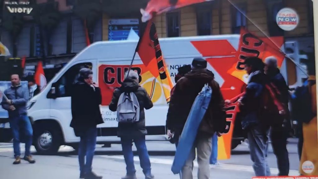 AKTUÁLNĚ: olympijský chaos v Miláně; davy protestujících zaútočily na policii pyrotechnikou…