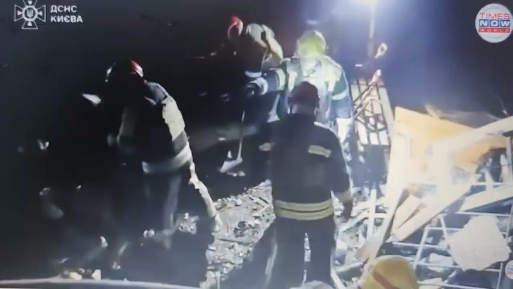 BALISTICKÝ ÚTOK NA UKRAJINU: výbuchy zasáhly Kyjev po ruské raketové palbě v několika vlnách…
