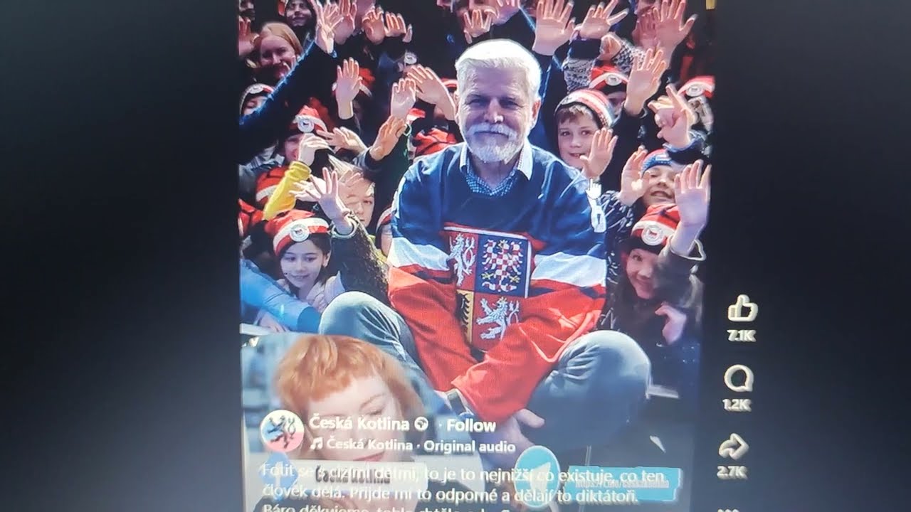 Báro, buďte velkorysejší k soudruhu prezidentovi! Buďte ráda, že se nefotil s nahatými dětmi jako…