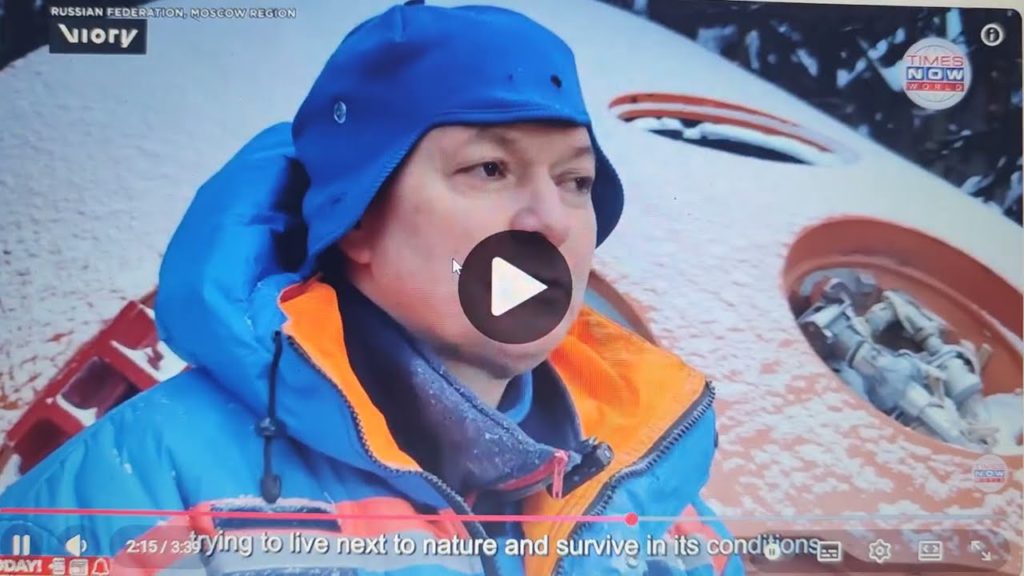 NASA V RUSKU: jeden americký a dva ruští astronauti cvičí v mrazivých moskevských lesích přežití…