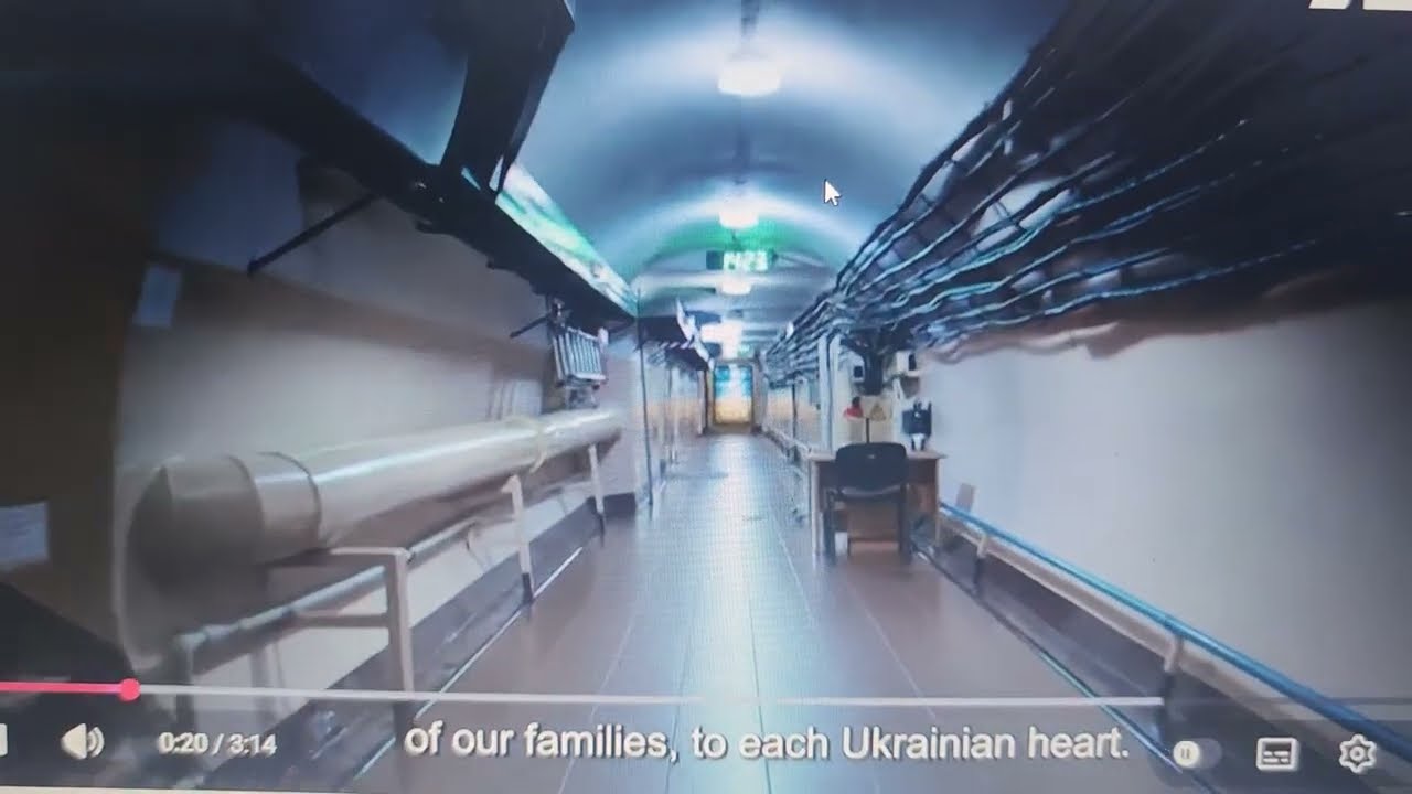 Nové záběry ukazují Zelenského podzemní bunkr v Kyjevě, kde Ukrajina koordinovala válečné úsilí…