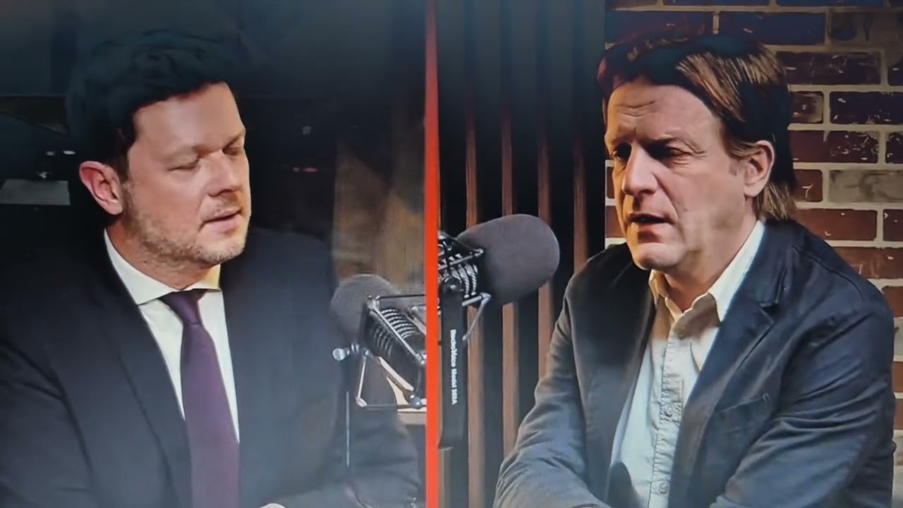 Rudý Absurdistan Česko; 35 let po Sametové revoluci podporují demokraté nomenklaturního komunistu…