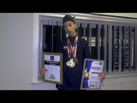 Šikanovali ho, dnes je prvým rómskym boxerským šampiónom v Anglicku.