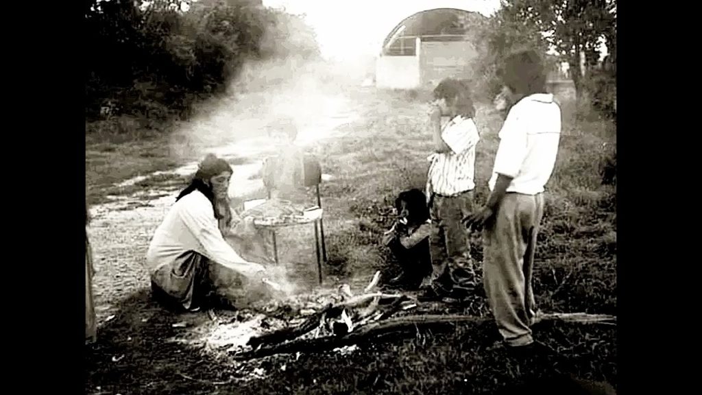 Unikátní fotografie kočujících Romů od roku 1911 do roku 1935