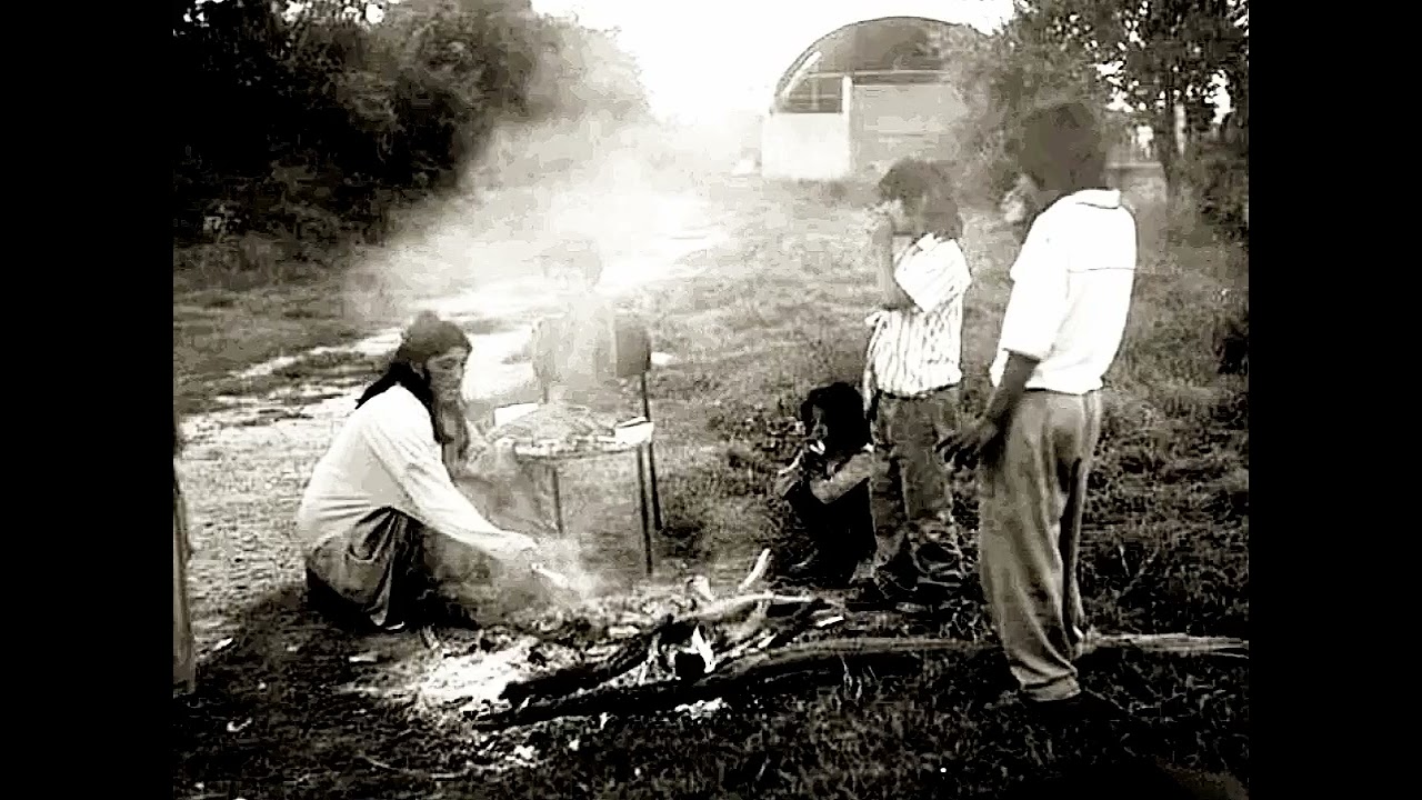 Unikátní fotografie kočujících Romů od roku 1911 do roku 1935