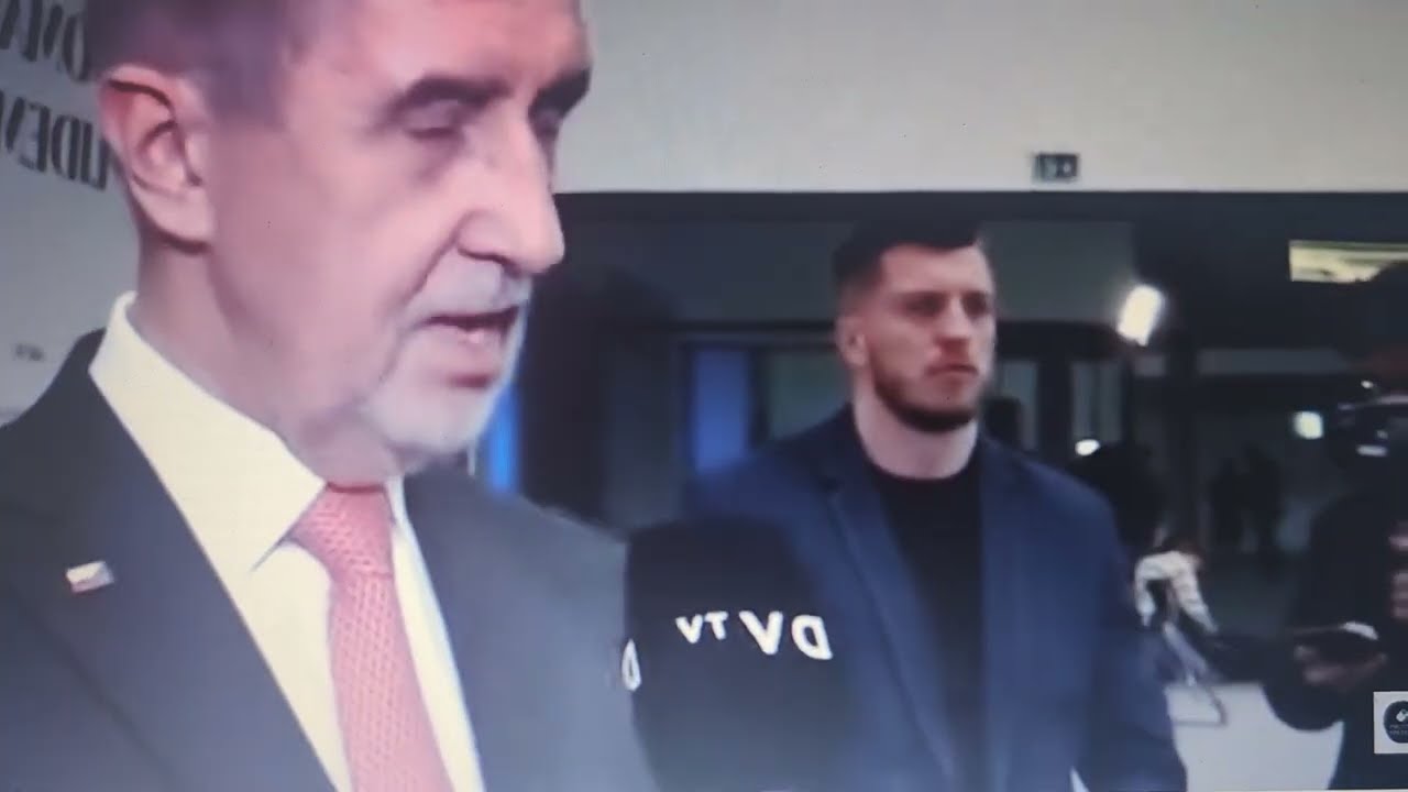 Z archívu: Sametovou revoluci a náš vstup do NATO (zřejmě úplně sám), zorganizoval Rudý nok z Hradu.