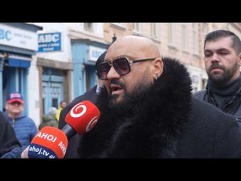 S rómskym kráľom Róbertom Botošom sa rozlúčili v Košiciach, nechýbali kone a zlatá rakva