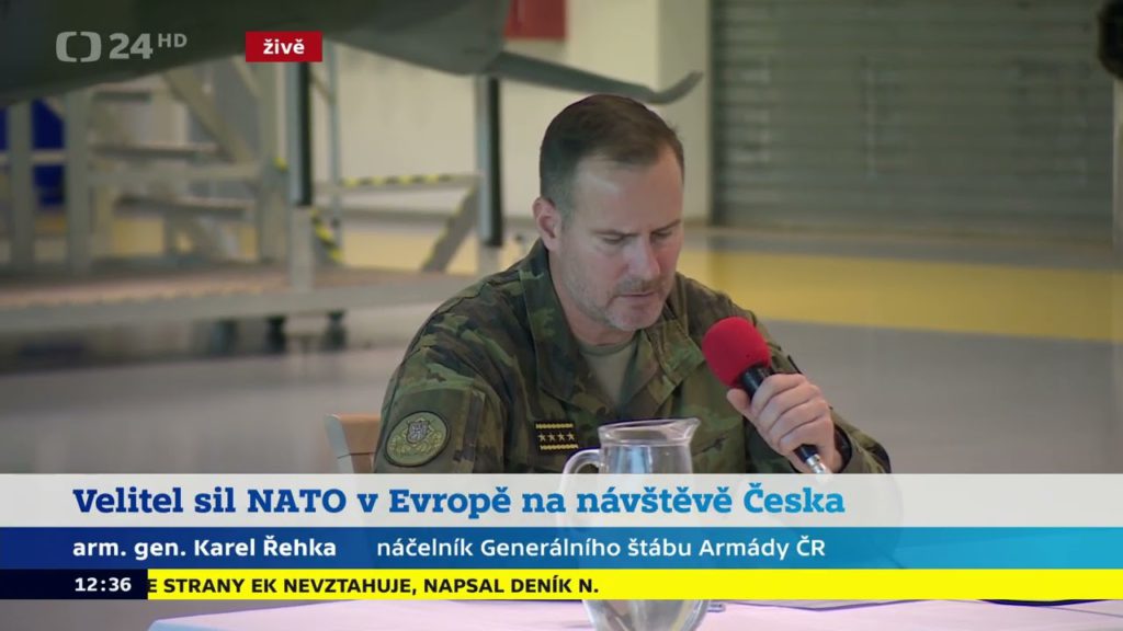 Brífink Alexuse Grynkewiche s Karlem Řehkou při jeho návštěvě Česka (27. 5. 2026)