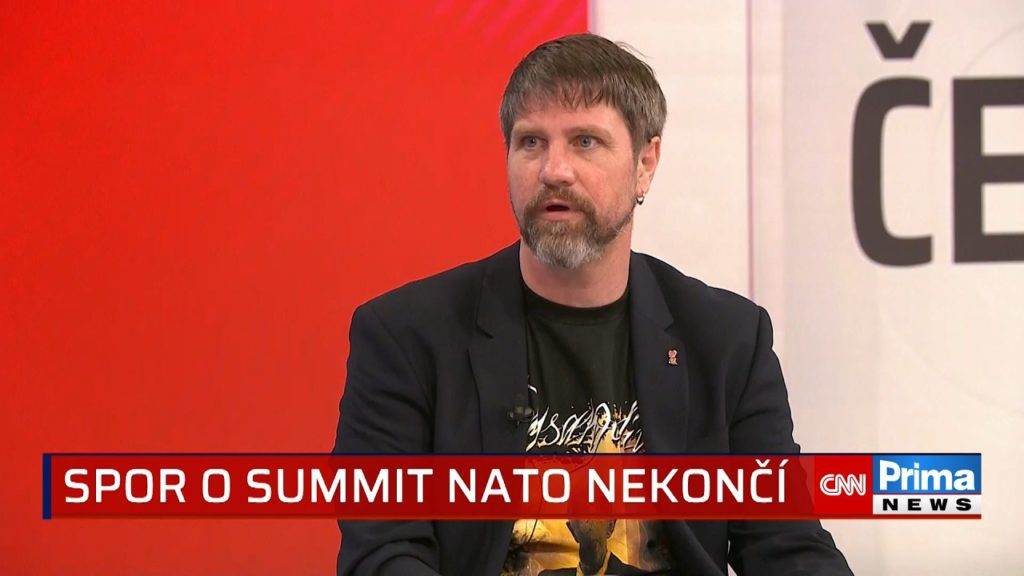 Kolář: Češi mohou v Ankaře předvést židličkovanou, ostudně se přetahovat o místa v sálech