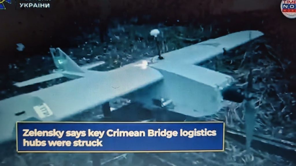 Krym je v chaosu; Ukrajina zasáhla “kerčský koridor” při útocích na obou stranách Kerčského mostu…