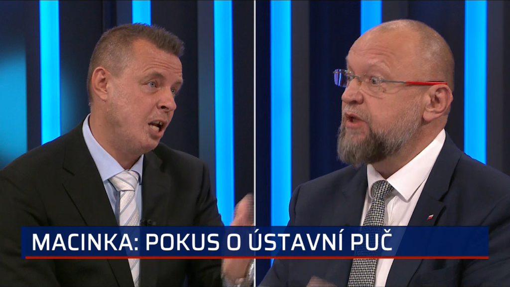 Macinkův puč? Měl by být odvolán, do funkce nedorostl, zuřil Bartošek. Rajchl mu emoce vyčetl